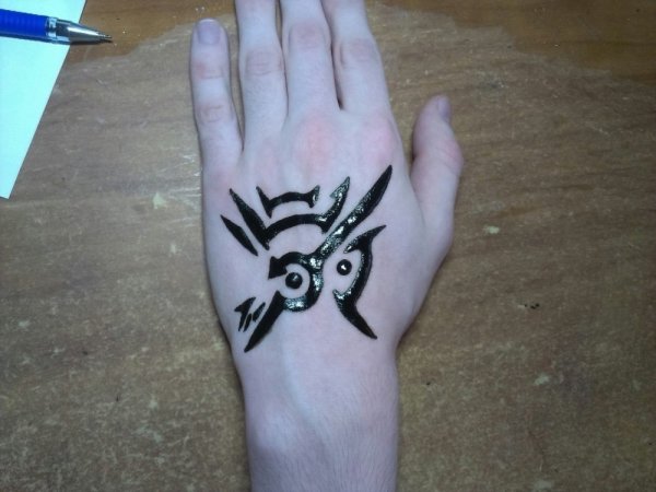 Тату ручкой на руке
