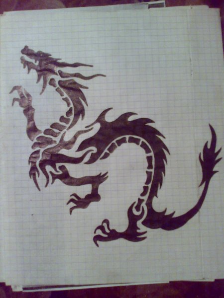 Дракон черной гелевой ручкой