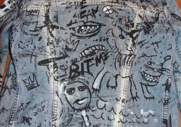 Джинсы разрисованные маркером