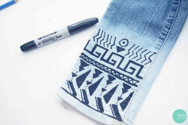 Роспись джинсов маркером