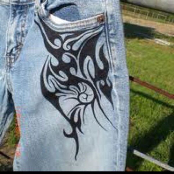 Джинсы разрисованные маркером