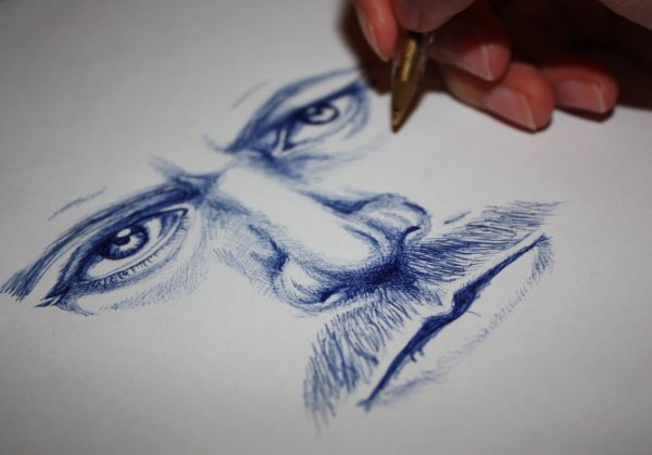 Рисование синей ручкой