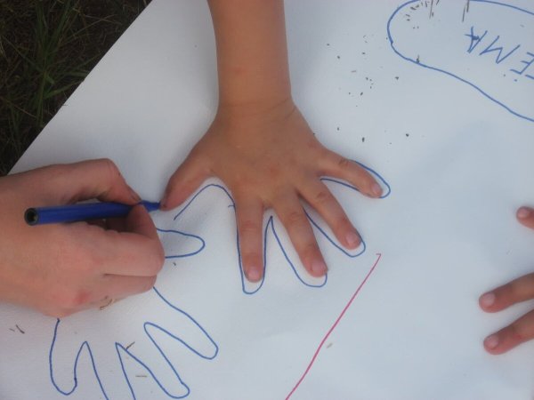 Обведенная детская ладошка