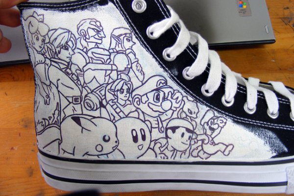 Разрисовать кеды ручкой