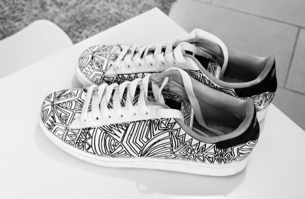 Рисование фломастером кроссовки