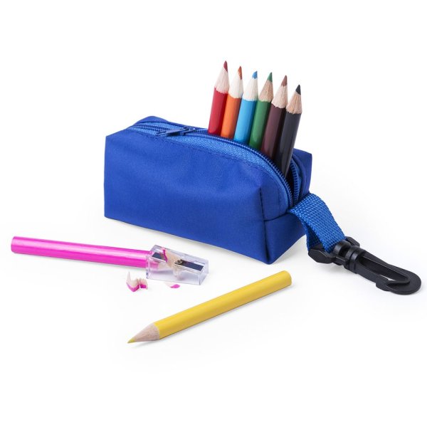 Карандаши и ручки в пенале