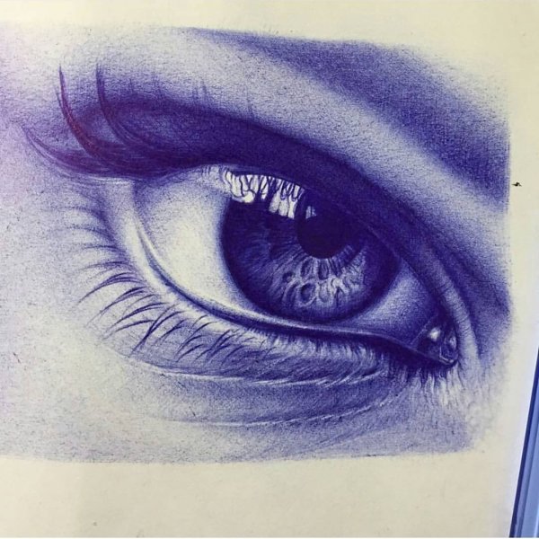 Глаз нарисованный ручкой