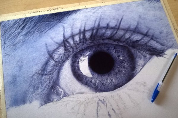 Глаз нарисованный ручкой