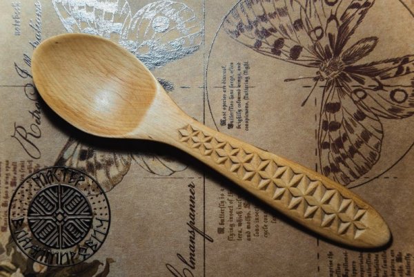 Геометрическая резьба на ложке