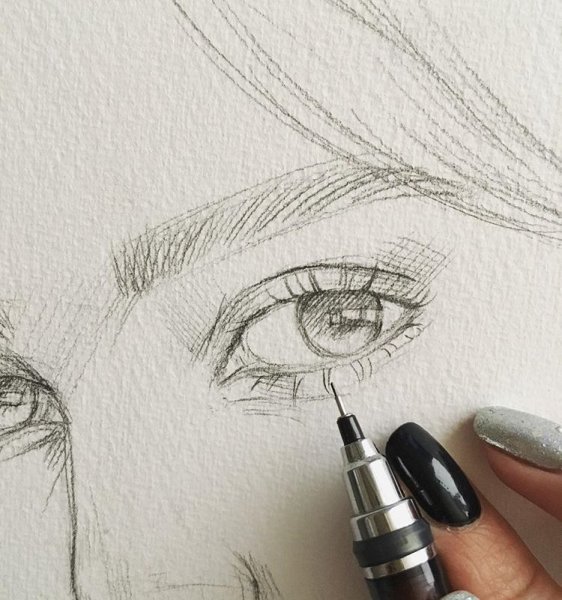 Реалистичные капли воды карандашом