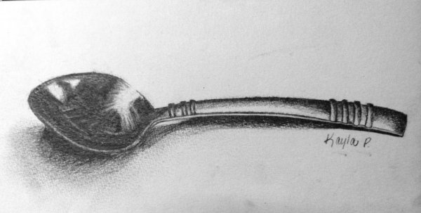 Металлическая ложка карандашом