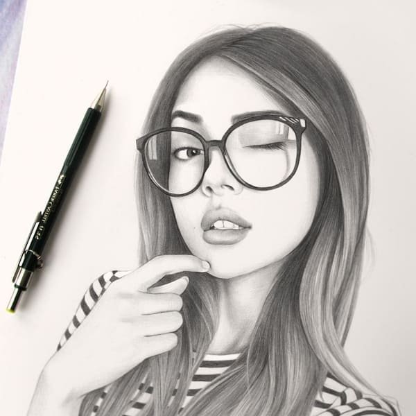 Нарисованная девушка в очках