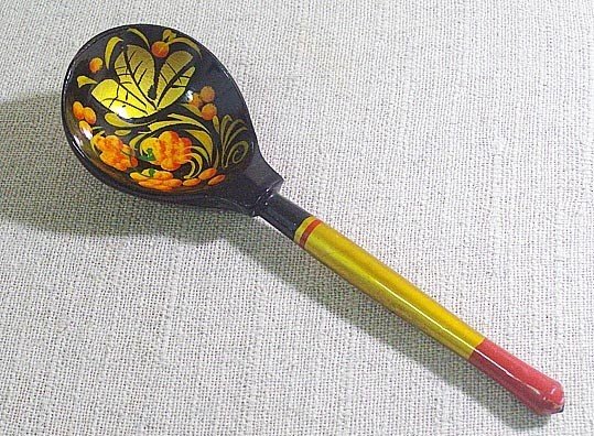 Узоры на деревянной ложке