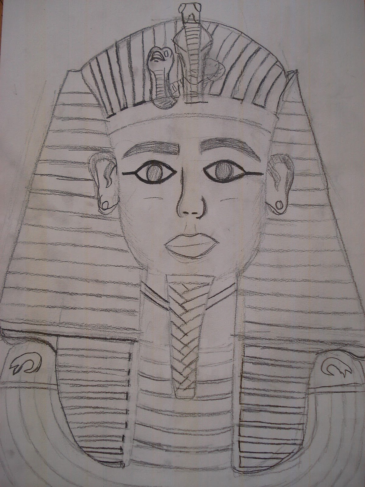 Маска фараона рисунок 5. Маска фараона Тутанхамона изо 5. Маска фараона Тутанхамона рисунок. Изо 5 класс Тутанхамон. Гипсовая маска Тутанхамона.