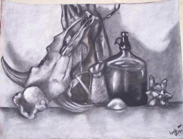 Декоративный натюрморт углем