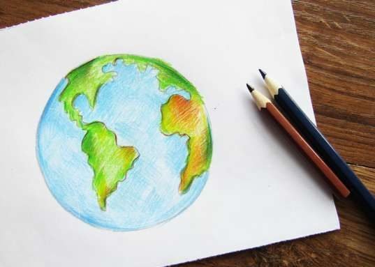 Планета земля карандашом цветным