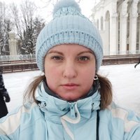 Девушка дарит цветы арт