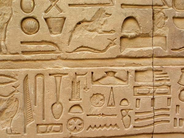 Наскальные рисунки в египетских пирамидах