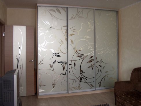 Шкаф купе с пескоструйным рисунком