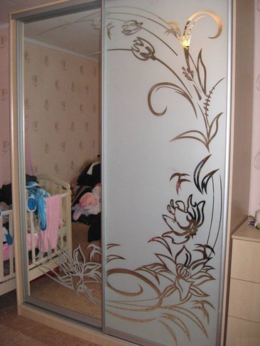 Шкаф купе с пескоструйным рисунком