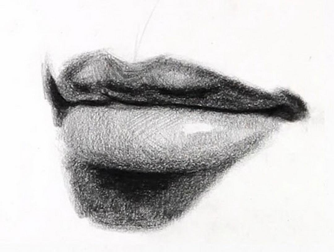 Штриховка губ карандашом
