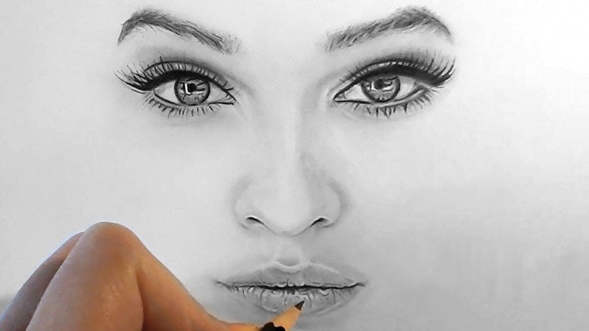 Глаза девушки карандашом