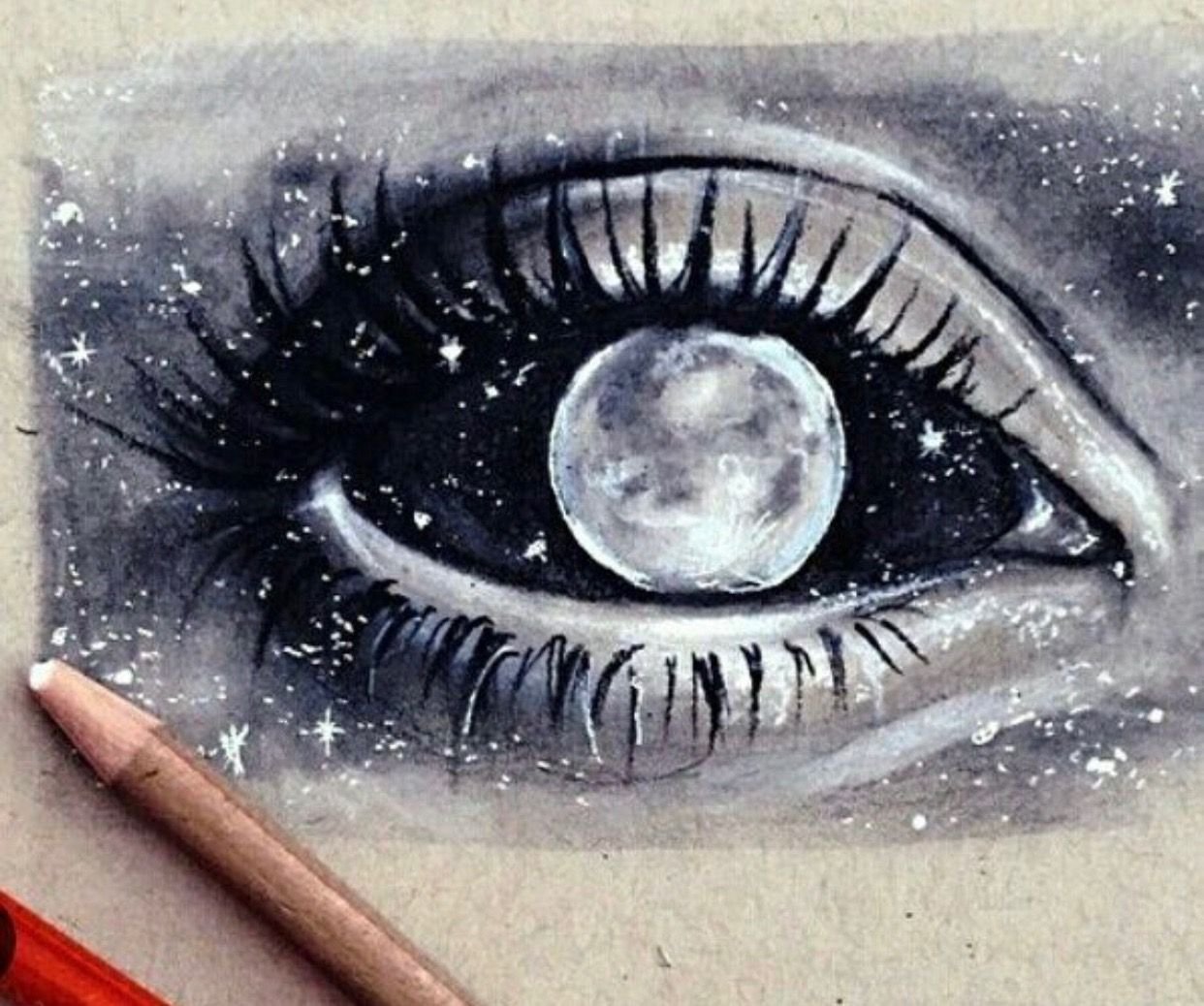 Необычные глаза карандашом