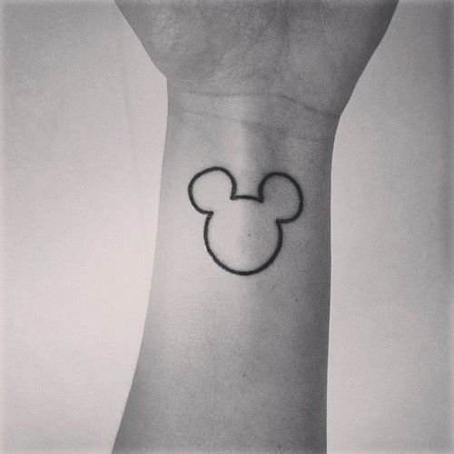 Маленькие татушки черной ручкой