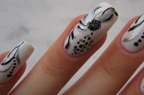 Узоры гелевой ручкой на ногтях