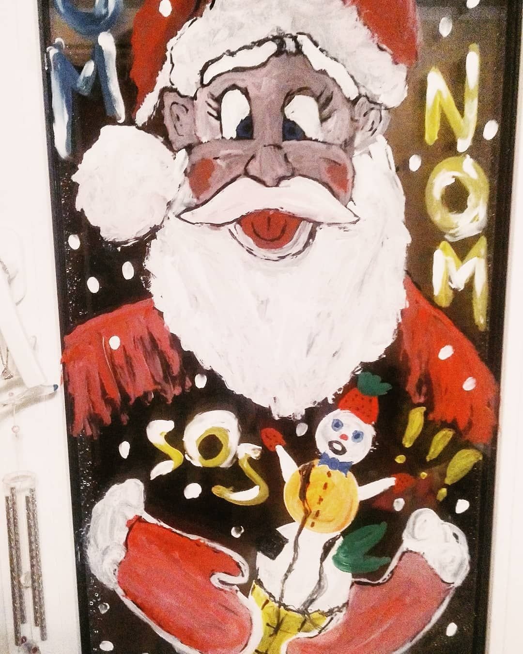 Дед Мороз на стекле гуашью