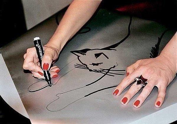 Рисунки перманентным маркером на бумаге