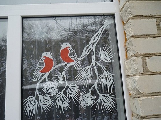 Украшение окон Снегири