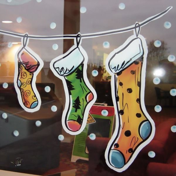 Гуашью на окне на новый год