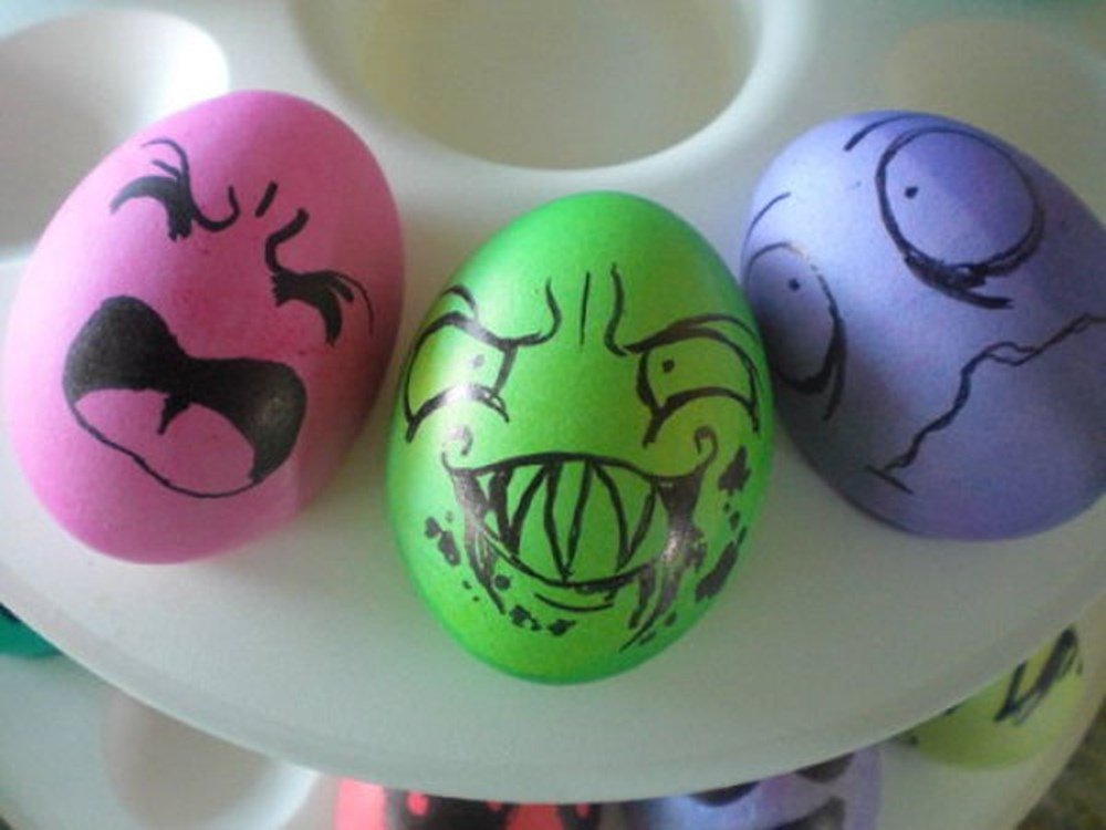 Яйца маркером. Мордочки на пасхальных яйцах. Яйцо рисунок. Яйца разрисованные маркером. Мордочки на яйцах маркером.