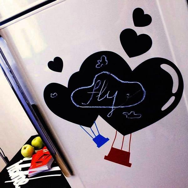 Рисунки на холодильнике маркером