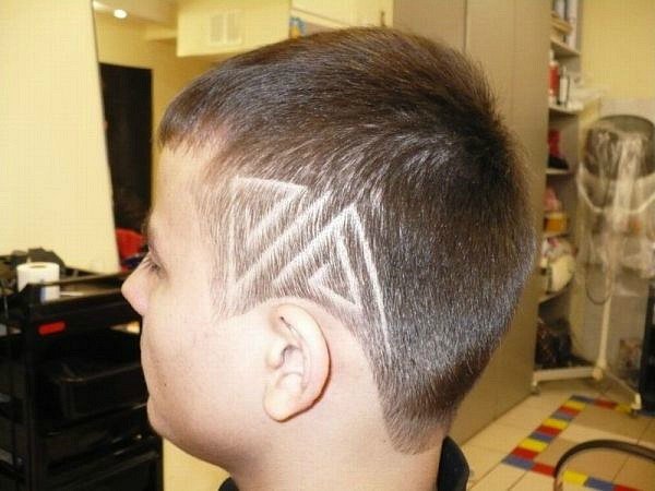 Рисунок на голове мальчику машинкой простые