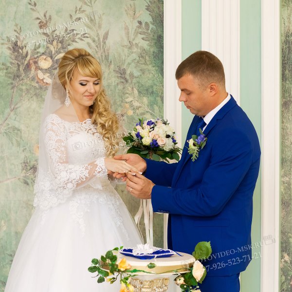 Портрет невесты карандашом