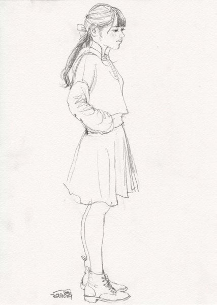 Зарисовка девушки в полный рост