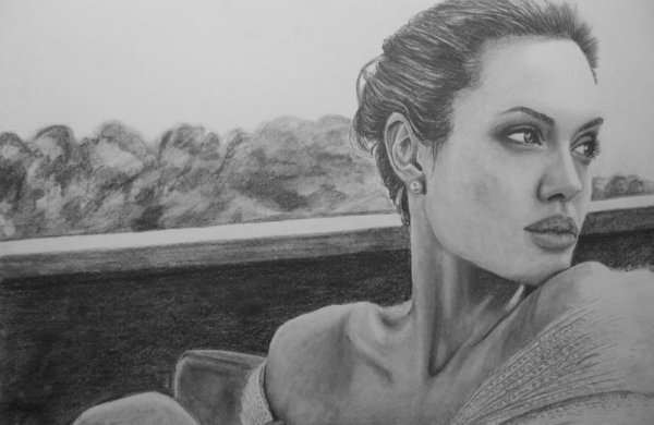 Анджелина Джоли