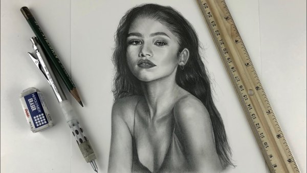 Портрет карандашом Зендея