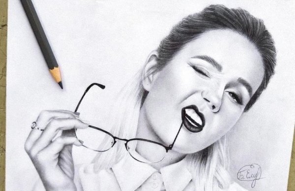 Клава Кока карандашом