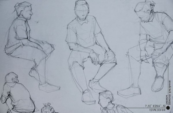 Фигура сидящего человека