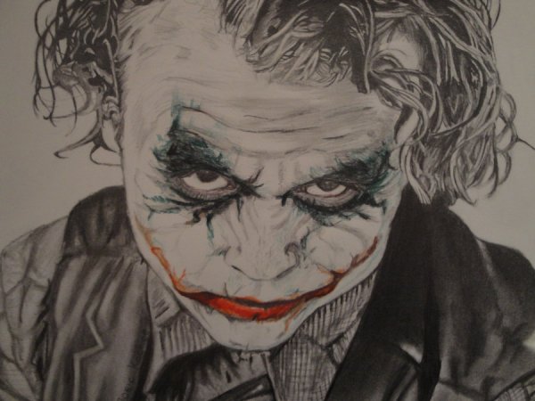 Лицо Джокера карандашом