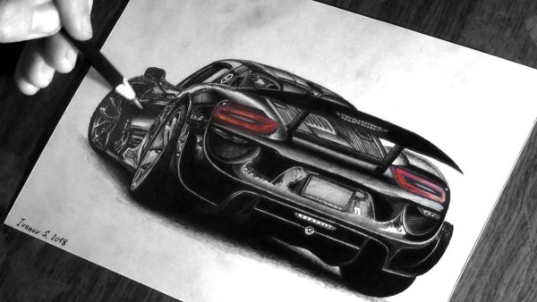 Порше 918 Спайдер карандашом