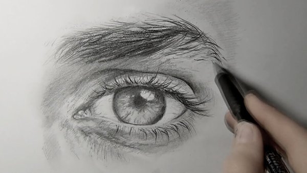 Мужские глаза карандашом