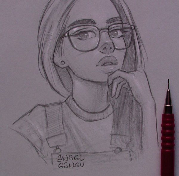 Девушка в очках карандашом