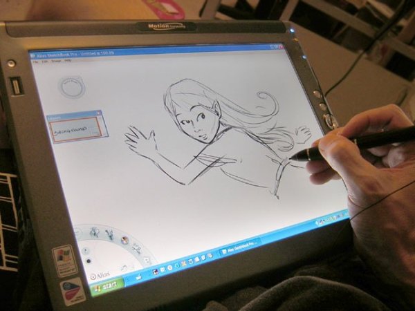 Графический планшет на белом фоне