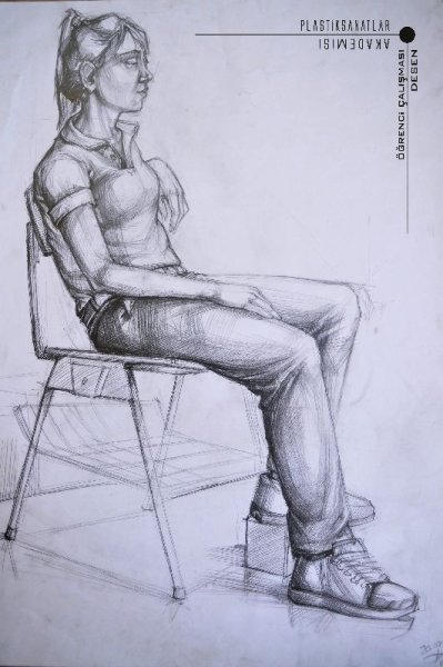 Наброски фигуры человека сидя