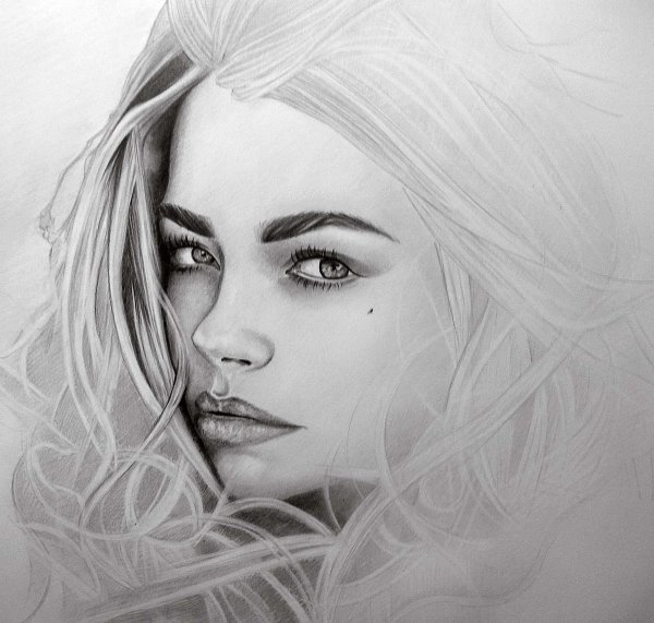 Девушка карандашом