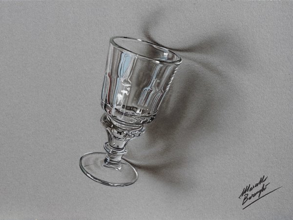 Стеклянный стакан карандашом
